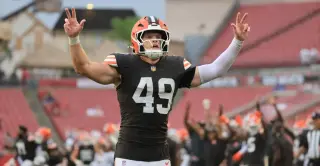 Browns secure first win in 23-19 victory over Bucs after record weather delay