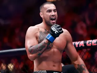 Ulberg claims vacant light heavyweight title with first-round KO at UFC 327 in Miami with Trump cageside