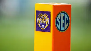 SEC pushes back on ex-NFL stars returning to college football as LSU chases talent