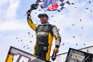 Schatz Charges from Seventh to Capture Knoxville Prelim Win