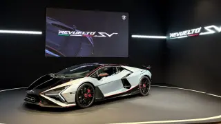 Lamborghini Unveils 1,050-HP Revuelto SV in Limited Hybrid Run
