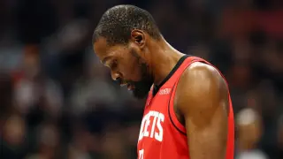 Lakers Eye Game 2 as Durant’s Knee Injury Casts Cloud Over Rockets Clash