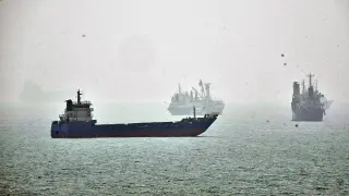 Iran–U.S. Clashes Escalate as Hormuz Tensions Persist and Oil Rises