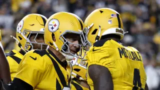 Antarctica Conspiracies Forge Bond Between Metcalf and Rodgers