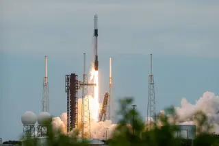 SpaceX shares jump 7% after ISS record and Google AI launch