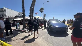 Stolen blue Tesla drives onto Pacific Beach boardwalk during San Diego chase