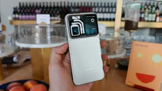 Honor's pocketable gimbal phone delivers studio-like stabilization