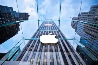 Apple’s Record Quarter Fails to Shield Stock From Memory Price Surge