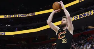 Sixers nab Dean Wade on four-year, $39M deal to bolster defense and size