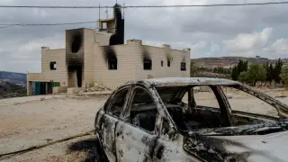 Settlers torch homes, block court-ordered return of Palestinian family in West Bank