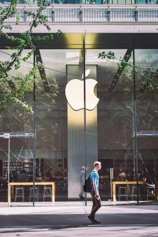 Apple’s Foldable Push Faces Huawei and Xiaomi in a High-Stakes September Reveal