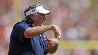Belichick-era UNC collapses late, Clemson escapes 28-20