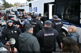 Moscow Detains Dozens at Communist Rally as Ukraine Drone Strikes Fuel Anti-Kremlin Anger