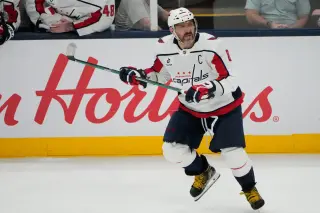 Ovechkin stays in DC, signs one-year Capitals deal
