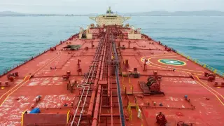 Hormuz Strait Traffic Freezes as US-Iran Escalation Resumes