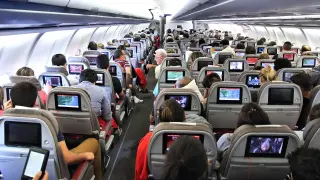 American Eagle Flight 5089 Diverts to St. Louis After Engine Issue and Cabin Odor