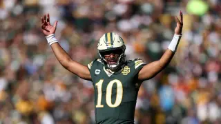 Love Sets Franchise Record as Packers Rout Bears 31-7 Behind Rebuilt O-Line