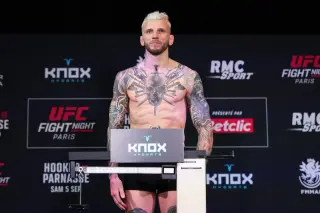Hooker’s Weigh-In Sparks Doubt Ahead of UFC Paris Showdown