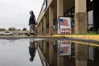 Kansas Senate Race: Polling Gaps and 'Dodger' Tactics Define Marshall's Re-election Fight