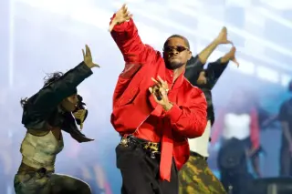 Usher Ends Onstage Moment After Fan Appears Uncomfortable in Nashville