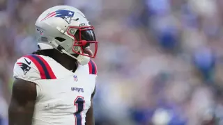 Patriots' A.J. Brown exits with ankle injury; Vrabel has no postgame update