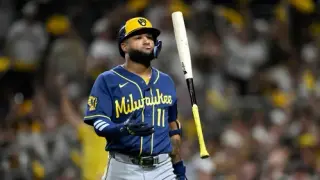 Padres Stun Brewers in NLDS Game 3, Cut Series Lead to 2-1