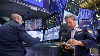 AI Cost Fears and Oil Spike Drive 10-Year Treasury Yield Below 5%