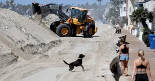 Hurricane Polo Swells Threaten Southern California Coast Amid Record High Tides