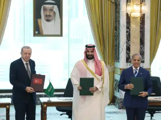 Three-Nation Defense Pact Sealed in Mecca