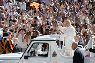 Pope Urges Active Church Service to Reveal and Heal Society's Contradictions