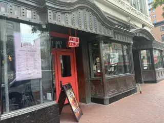 DC condos blame Gordon Ramsay burger joint for stinky air in their building