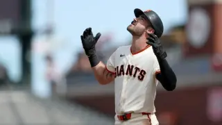 Eldridge Sparks Giants' dramatic eighth-inning comeback over Cardinals