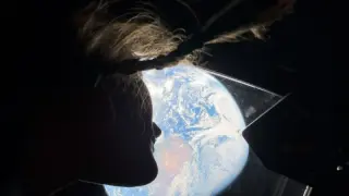Artemis II Triggers Overview Effect, Reframing Earth as Home