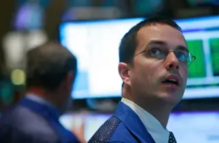 Rare CAPE Signal Warns of Market Risk Ahead, but Long-Term Investing Still Prevails
