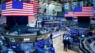 Global Bond Sell-Off Drives U.S. Mortgage Rates to 7.4% Amid Fiscal and AI Pressures