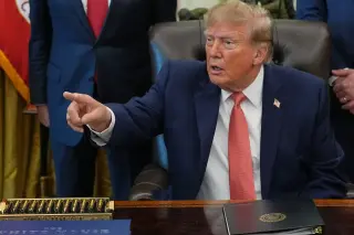 Oval Office fraud announcement descends into heated dispute over whistleblower payouts