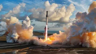 Starship’s Orbital Debut Triggers Industry Panic as SpaceX Retires Falcon 9 and Dragon