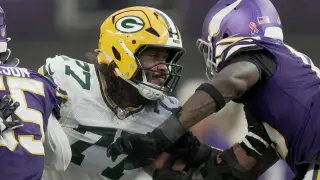 Packers O-Line Struggles Put Jordan Love Under Fire
