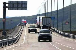 Russia and North Korea Launch First Road Bridge, Boosting Trade and Military Ties