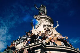 France Faces Fiscal Crisis as Political Extremes Threaten Eurozone Stability