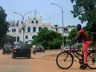 Niamey under fire as attackers target airport and presidency