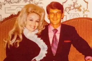 Dolly Parton’s Jolene origin: a flirtatious moment and Carl Dean’s quiet reaction