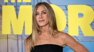 Jennifer Aniston Demonstrates 15-Minute Workouts Aboard a Mallorca Yacht