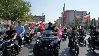 Iranian Regime Mobilizes 51,000 Troops Amid Renewed Student and Retiree Protests