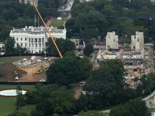 Supreme Court Keeps White House Ballroom Project Moving Amid Litigation