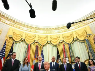 Trump Signs Graham Sanctions Law, Granting 100% Tariff Power Over Russian Oil Buyers
