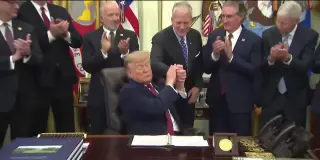 Trump Touts $54B Korean LNG Deal to Boost Sullivan, Ignoring Tax Hurdles