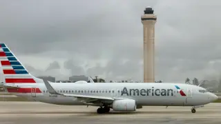 Miami runway scare: AA flight halts takeoff as business jet enters active runway