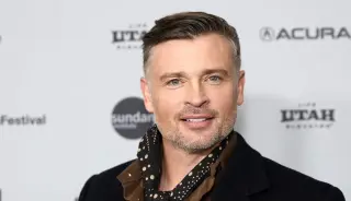 Tom Welling Jokes About Viral Hotel Photo as Smallville Co-Star Rosenbaum Mocks Incident