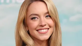 Sydney Sweeney Launches 'Home Alone' Parody for Syrn Holiday Collection Amid Novig Controversy